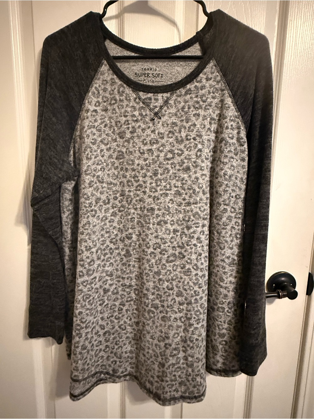 Torrid Super Soft Plush Leopard Raglan Tunic Top Size 0 L